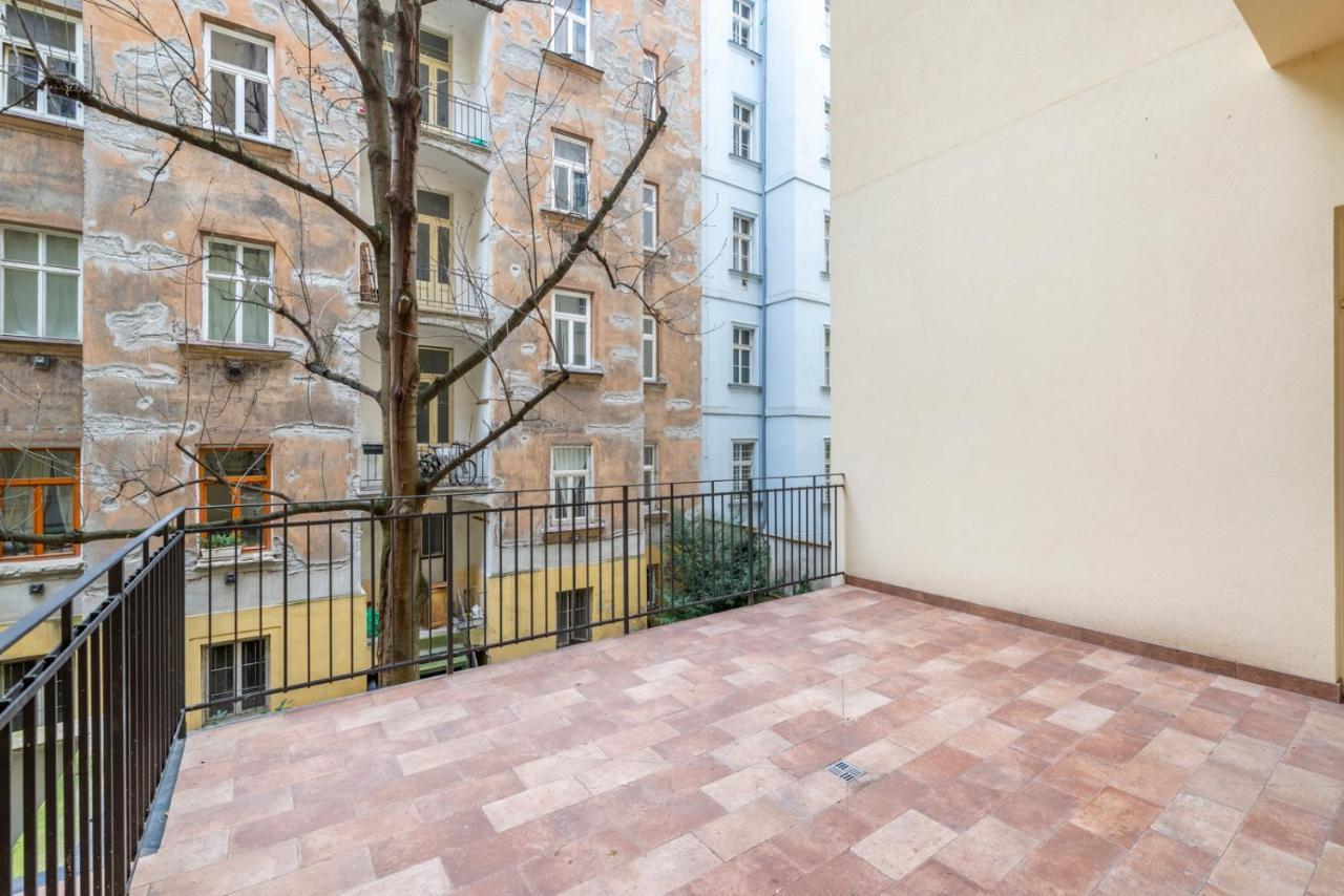 Petrin Tower Residence Прага Екстер'єр фото