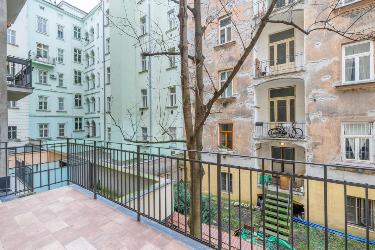 Petrin Tower Residence Прага Екстер'єр фото