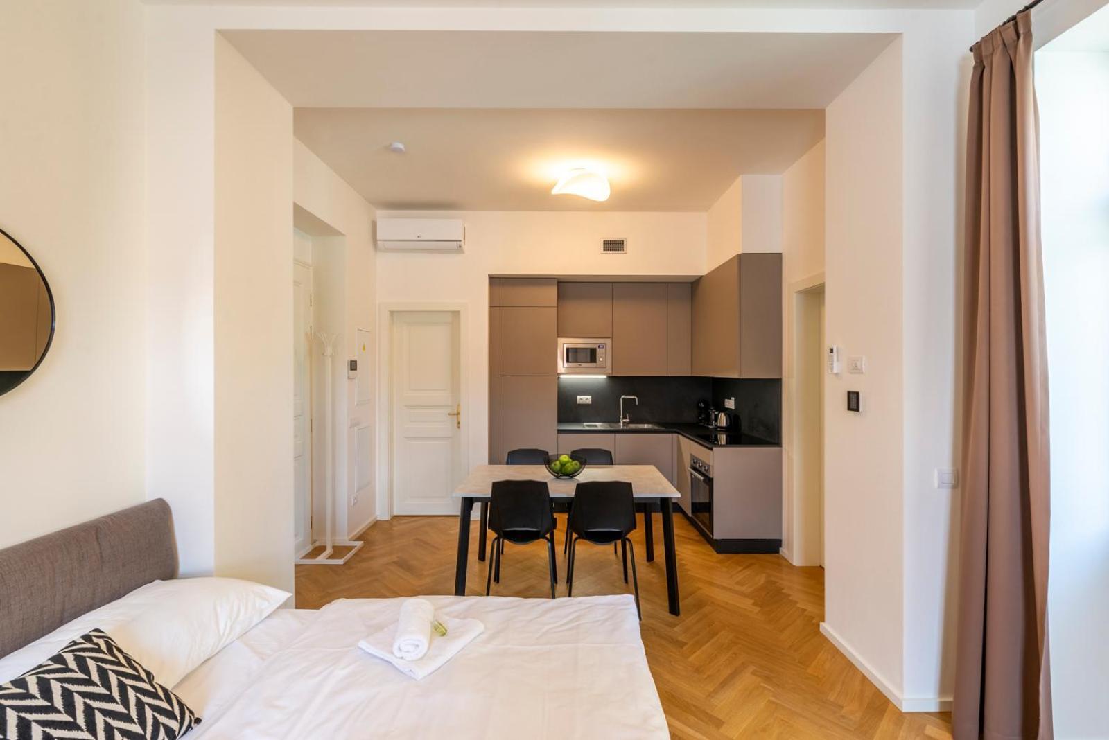 Petrin Tower Residence Прага Екстер'єр фото